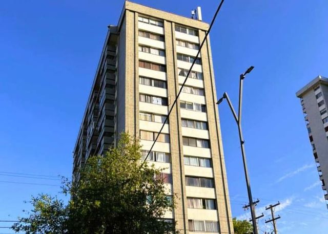 Luminoso. Av. Francisco Bilbao, Tobalaba (136750)