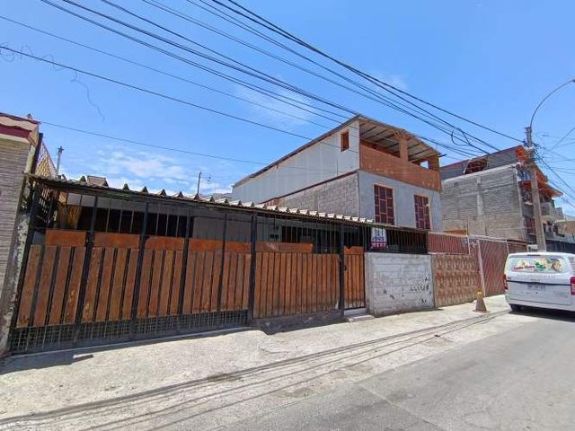 CASA EN AMPLIO TERRENO DE 190 M2 PASAJE MAR DE CHILE SECTOR LICEO INDUSTRIAL