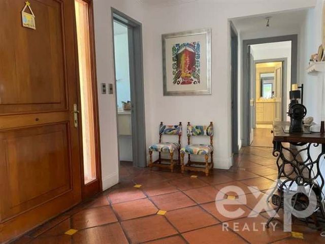 CASA Av. Chicureo, laguna Piedra roja