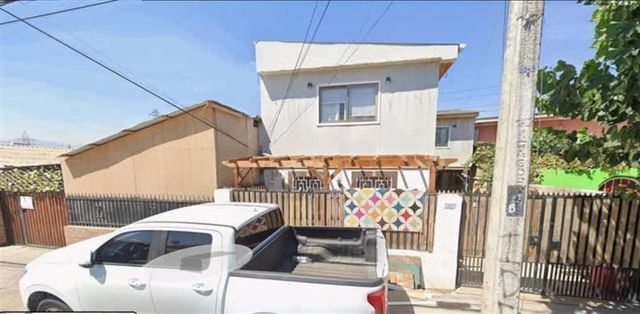 CASA Ubicada entre las Avenidas Domingo Santa María y Jorge Hirmas y entre General Velasquez y Mercedes Badilla