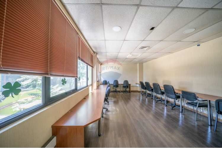 Propiedad de uso comercial e industrial