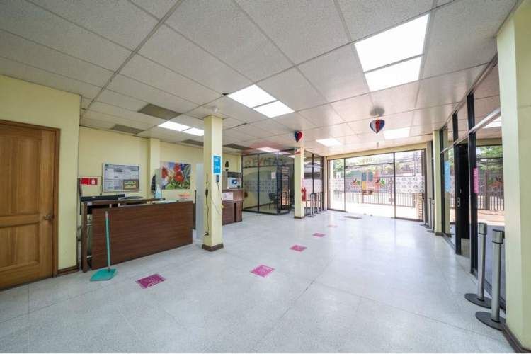 Propiedad de uso comercial e industrial