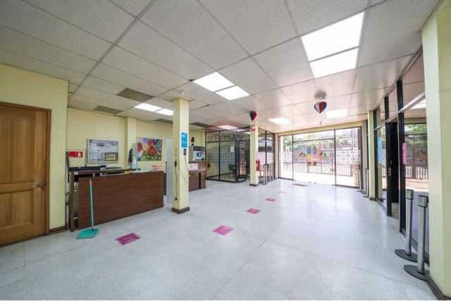 Propiedad de uso comercial e industrial