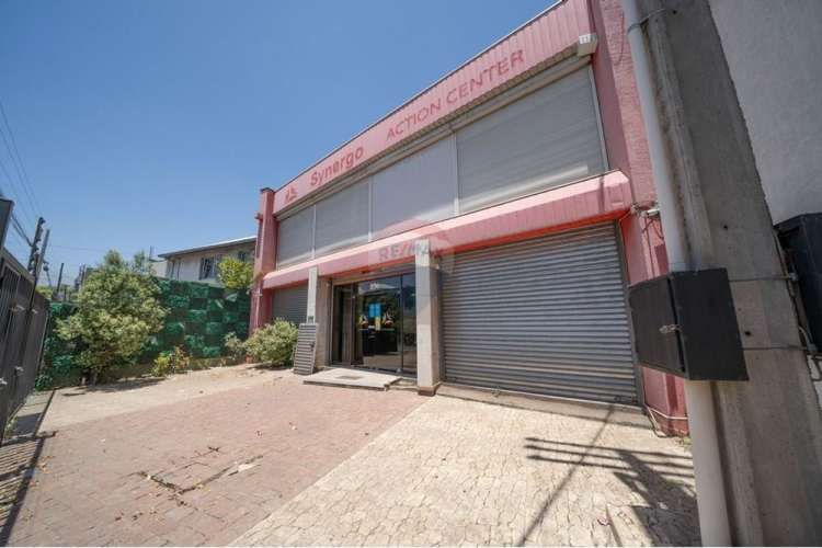 Propiedad de uso comercial e industrial