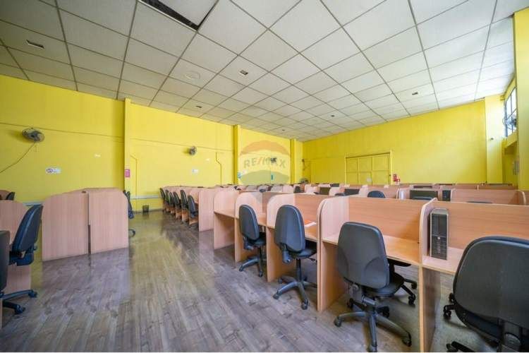 Propiedad de uso comercial e industrial