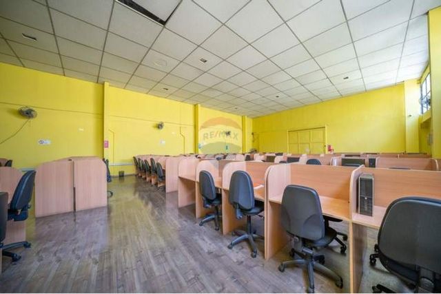 Propiedad de uso comercial e industrial