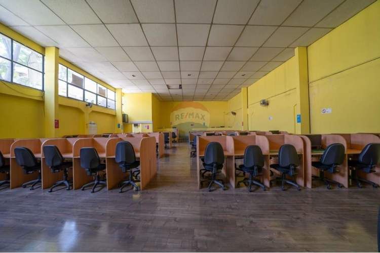 Propiedad de uso comercial e industrial