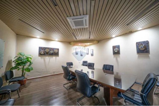 Propiedad de uso comercial e industrial