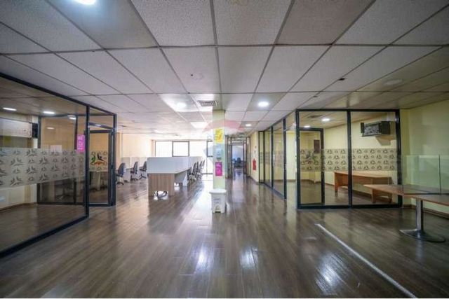 Propiedad de uso comercial e industrial