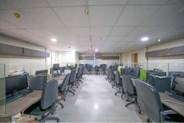 Propiedad de uso comercial e industrial