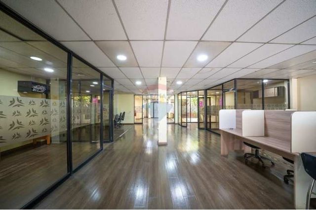 Propiedad de uso comercial e industrial