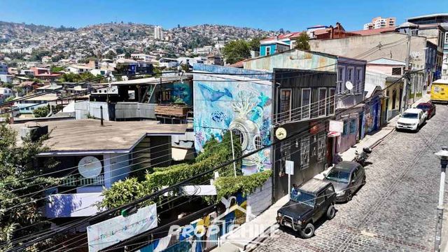 En VENTA Hermosa Casona, Cerro Alegre. (136789)