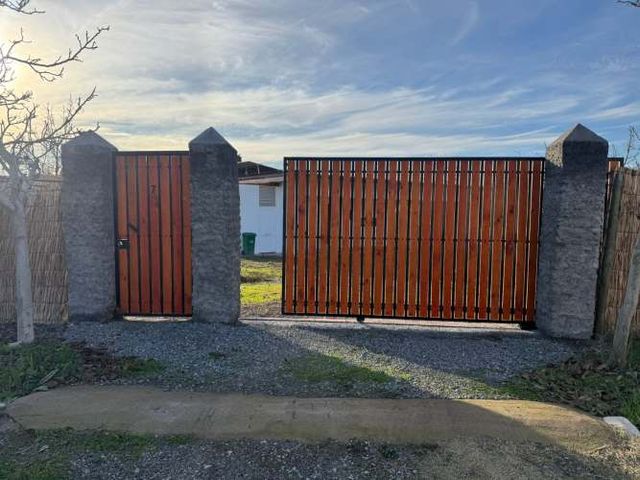 Oportunidad única en Huelquén: terreno amplio + casa equipada lista para habitar