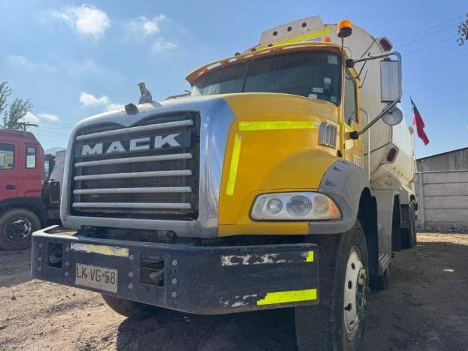 Camión Algibes impecable estado Mack 35.000. Litros