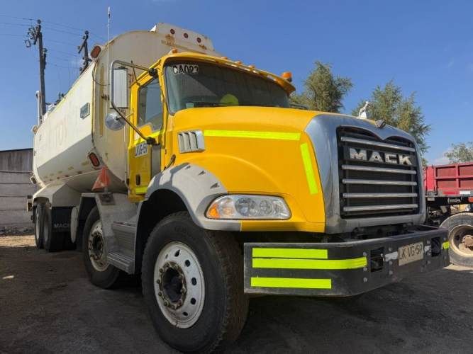 Camión Algibes impecable estado Mack 35.000. Litros