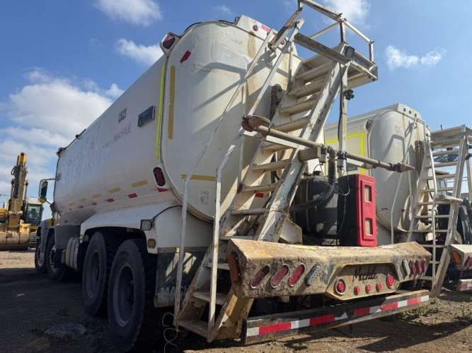 Camión Algibes impecable estado Mack 35.000. Litros