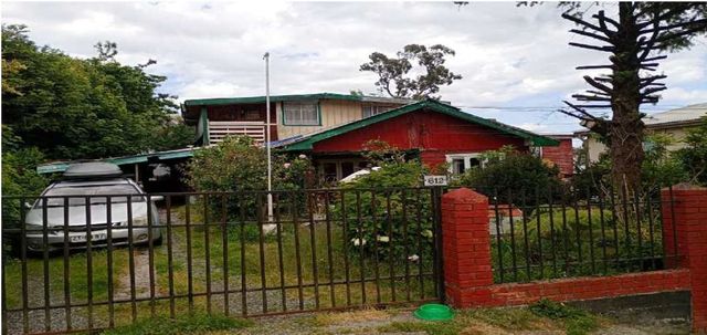 ARRIENDO CASA AMOBLADA, 6 HABITACIONES 2 BAÑOS, ESTACIONAMIENTO.  CENTRICO