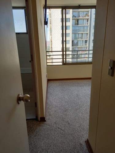 Departamento en arriendo c/ estacionamiento en Plaza Chacabuco