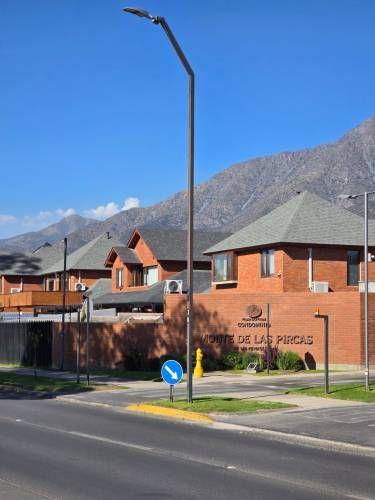 Arayabroker presenta preciosa casa en Peñalolen