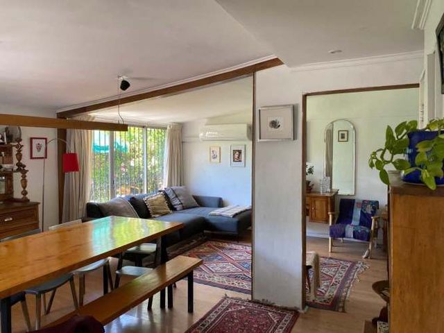 Segura y luminosa casa en Vitacura (136939)