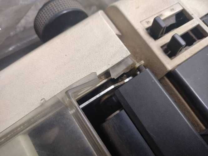 Máquina de escribir eléctrica ADLER