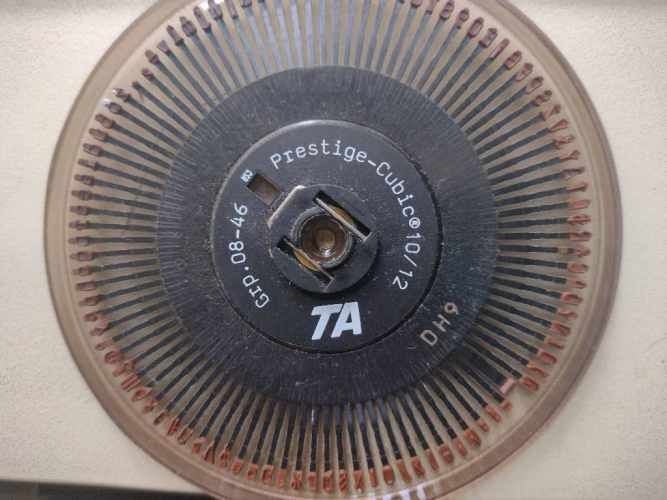 Máquina de escribir eléctrica ADLER