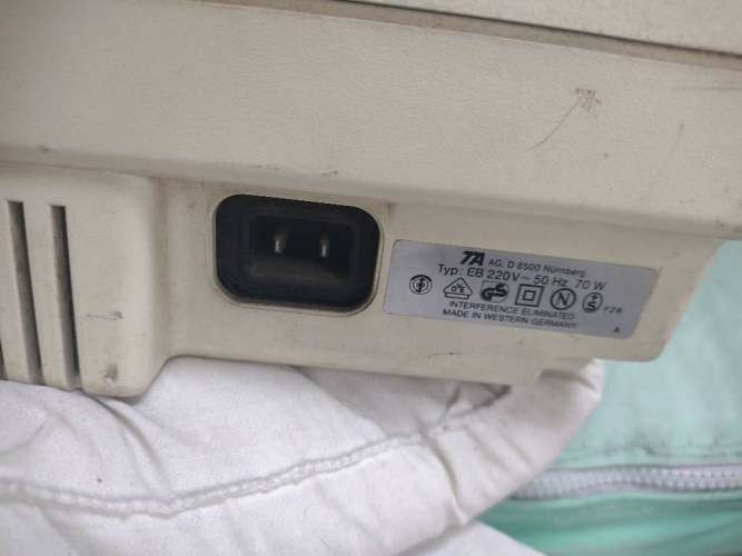 Máquina de escribir eléctrica ADLER