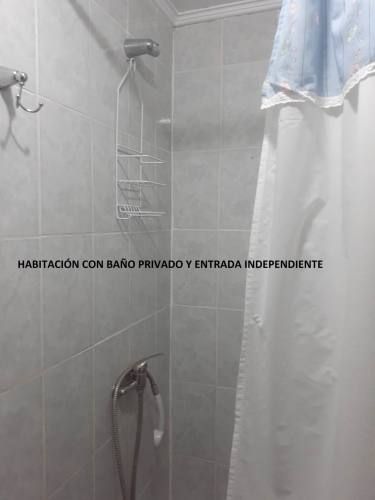 HABITACIÓN AMOBLADA PERSONA SOLA (SIN ESTACIONAMIENTO)