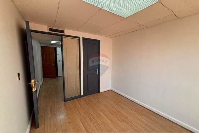 Oficina en las condes, 20m² y estacionamiento