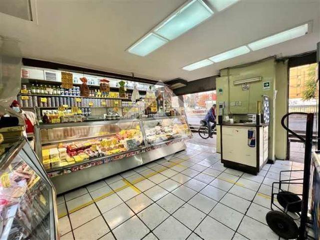 LOCAL COMERCIAL San Pablo / 21 de mayo