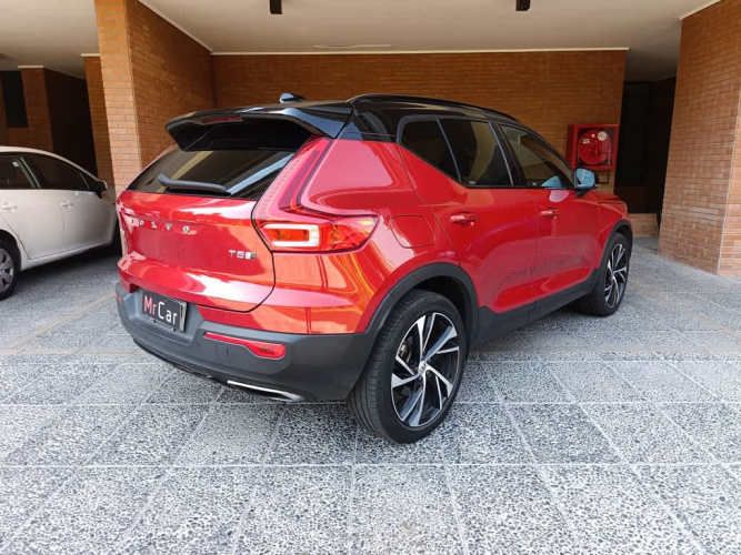 VOLVO XC40 2021