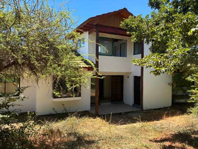 EN ARRIENDO GRAN CASA EN PARCELA