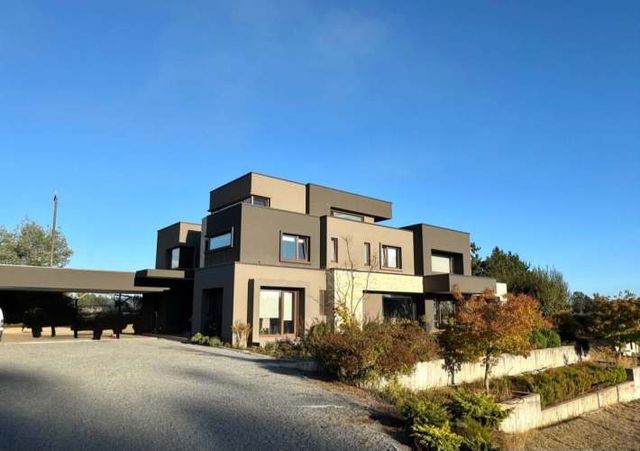 PRECIOSA CASA EN CONDOMINIO LOMAS DEL CARMEN TEMUCO