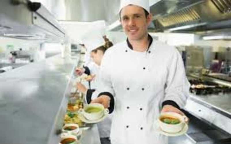 SE BUSCA AYUDANTE DE COCINA