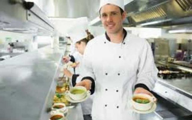 SE BUSCA AYUDANTE DE COCINA