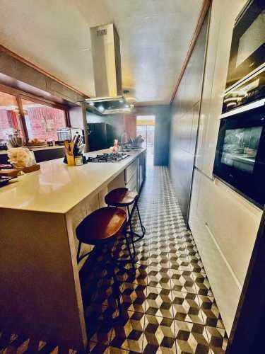 Casa  de 380 m2 construidos en 1000 m2   (118885)