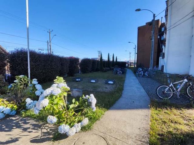 Excelente departamento c/estac. en Cond Brisas de