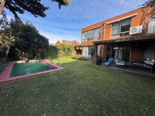 Amplia y segura Casa en Condominio (137176)