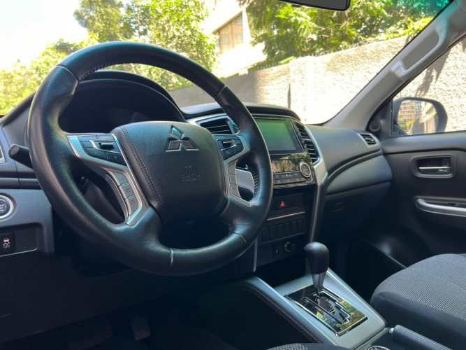 Mitsubishi L200 2.4 TD Auto Dakar CD 4WD