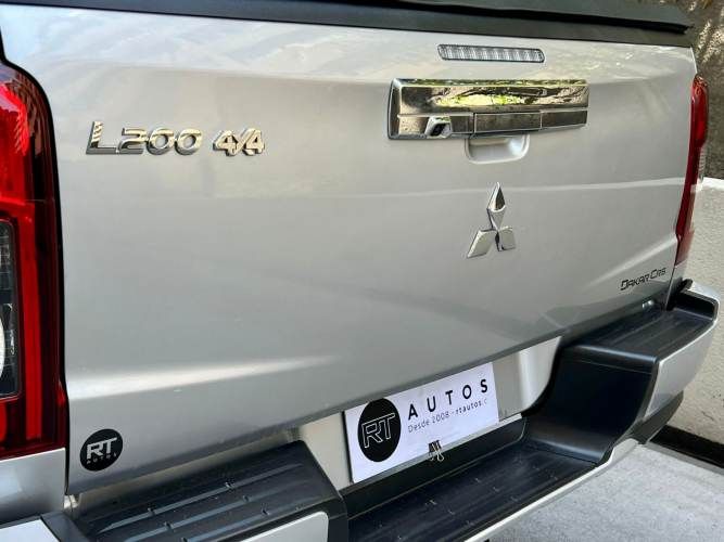 Mitsubishi L200 2.4 TD Auto Dakar CD 4WD