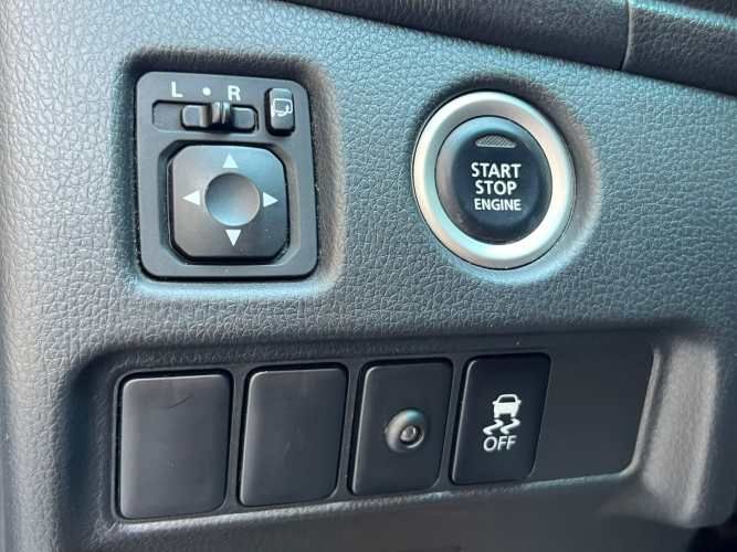 Mitsubishi L200 2.4 TD Auto Dakar CD 4WD