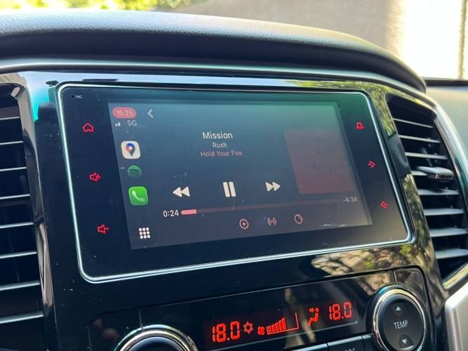 Mitsubishi L200 2.4 TD Auto Dakar CD 4WD