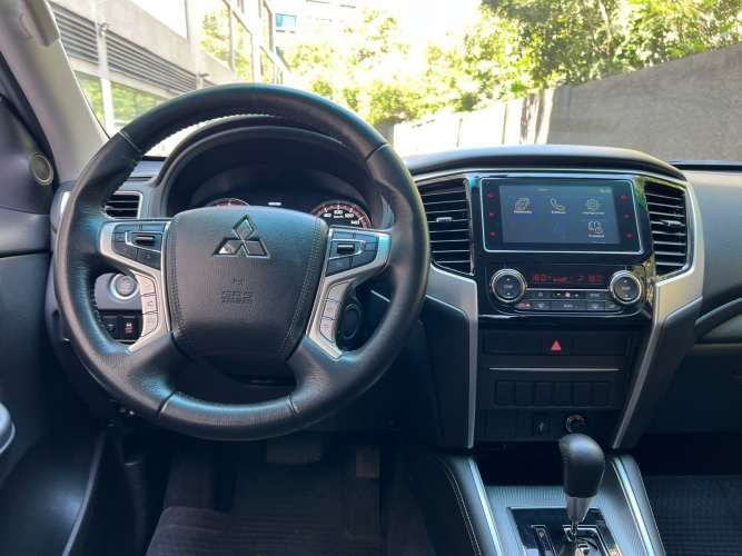 Mitsubishi L200 2.4 TD Auto Dakar CD 4WD