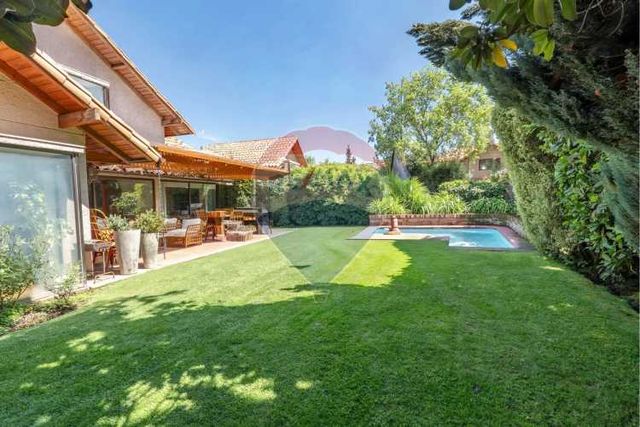 Casa 214 mts2 en condominio c. a las hualtatas