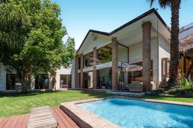 CASA Avenida del Monte con Camino La Posada