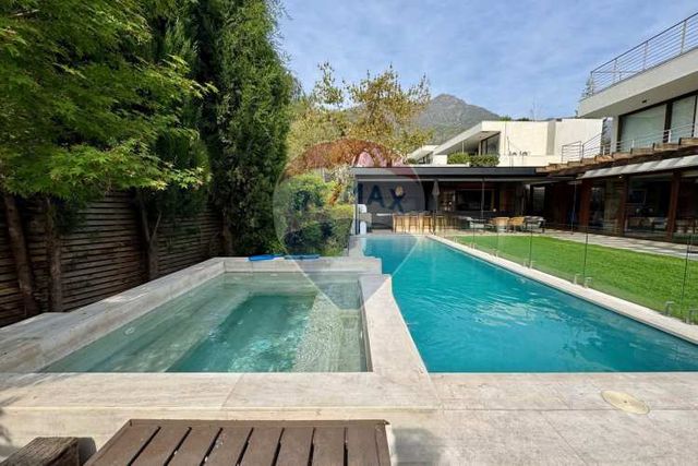 Casa en condominio, la reina alta