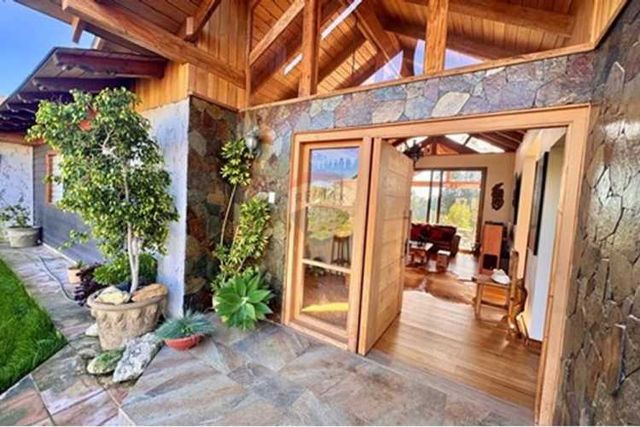 Sólida y moderna en condominio  viña sto domingo