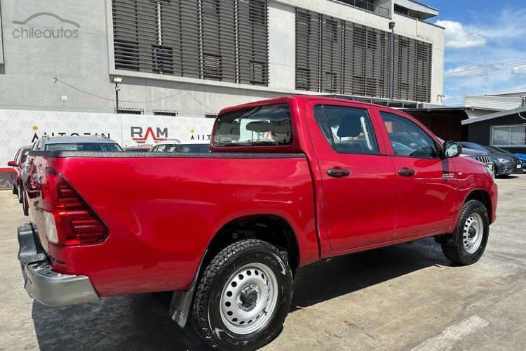 Toyota Hilux 2.4D DX