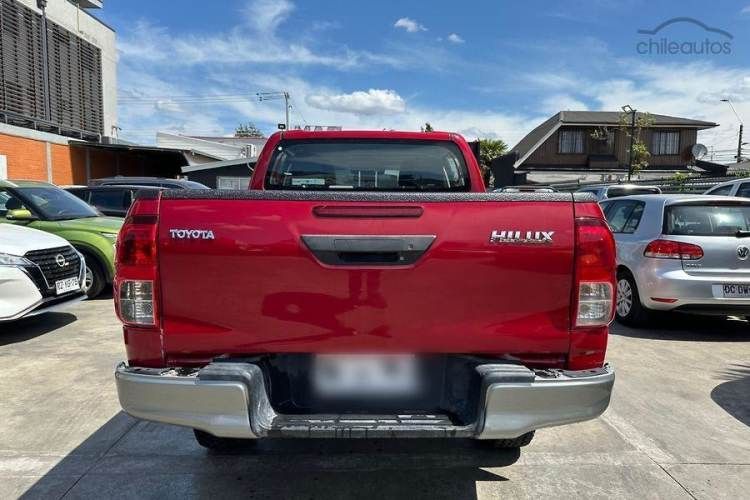 Toyota Hilux 2.4D DX