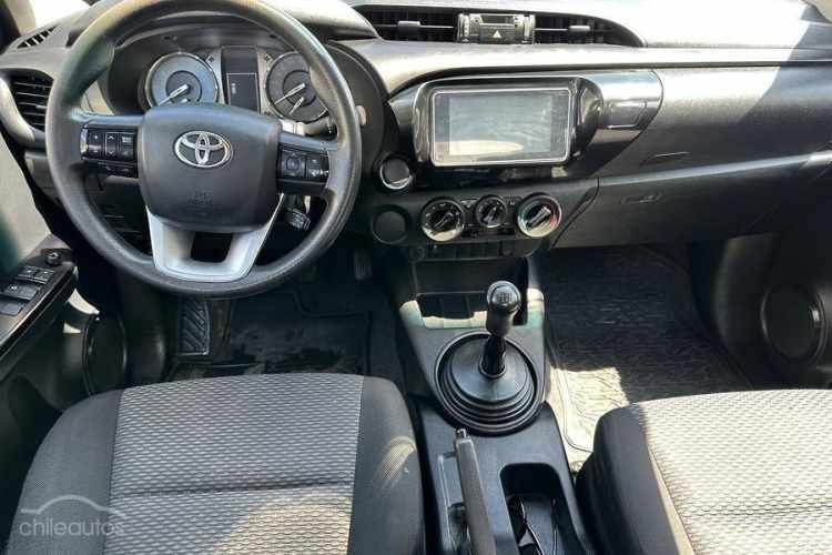 Toyota Hilux 2.4D DX